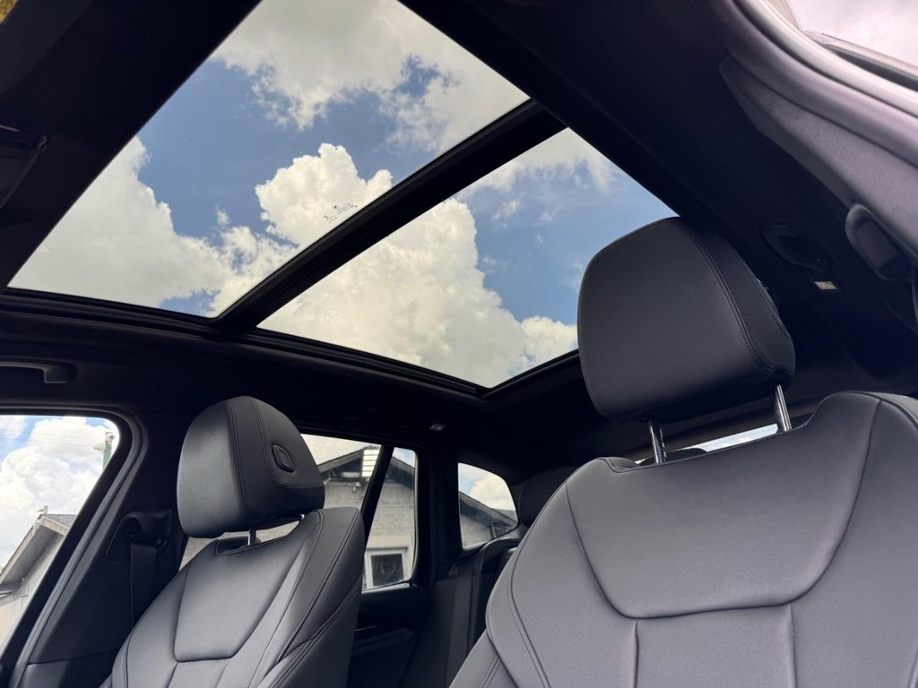 BMW X3 Vehicle Full-screen Gallery Image 27