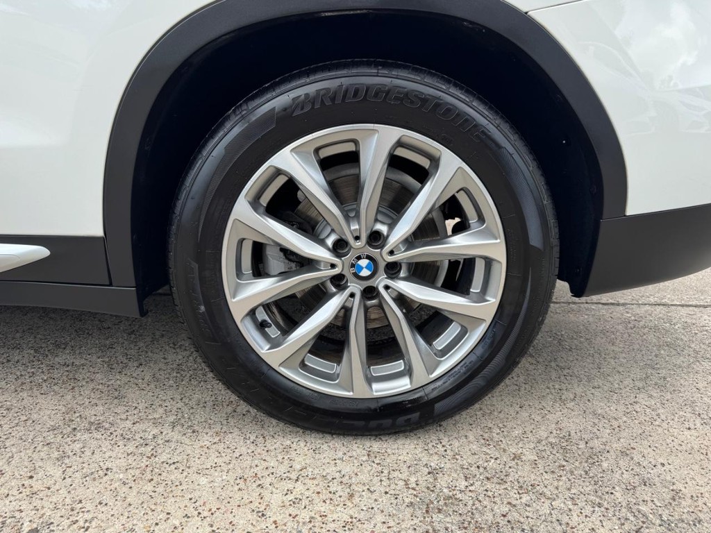 BMW X3 Vehicle Full-screen Gallery Image 30