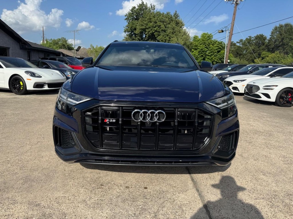 Audi SQ8 Vehicle Full-screen Gallery Image 02