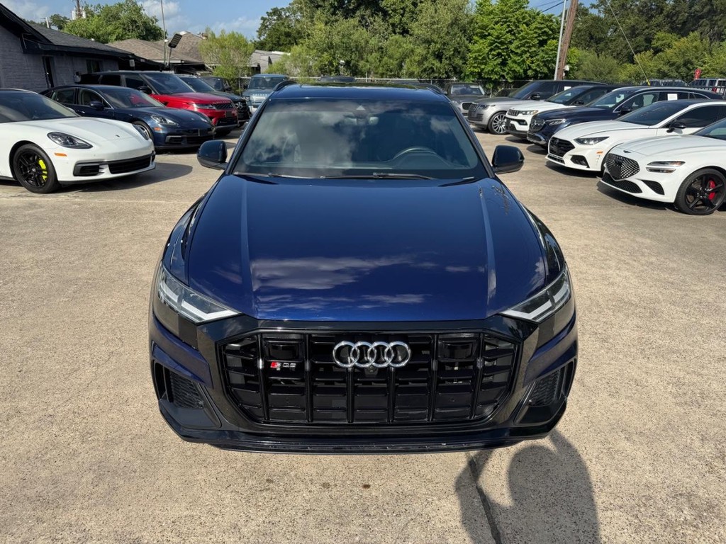 Audi SQ8 Vehicle Full-screen Gallery Image 03