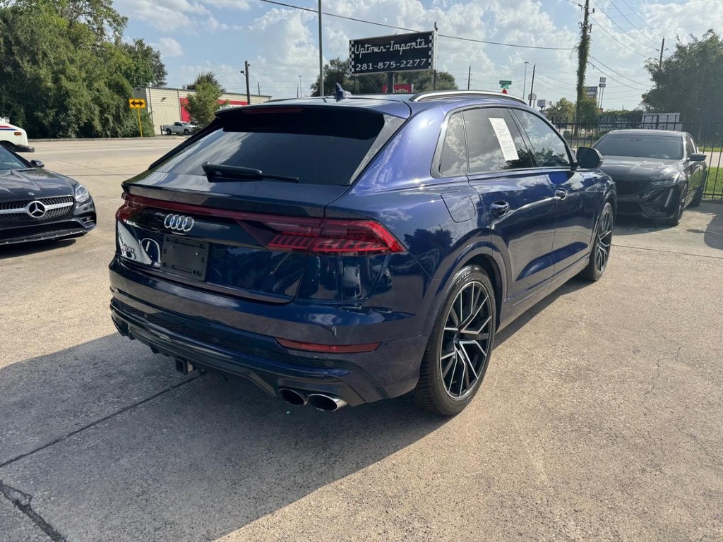 Audi SQ8 Vehicle Full-screen Gallery Image 06