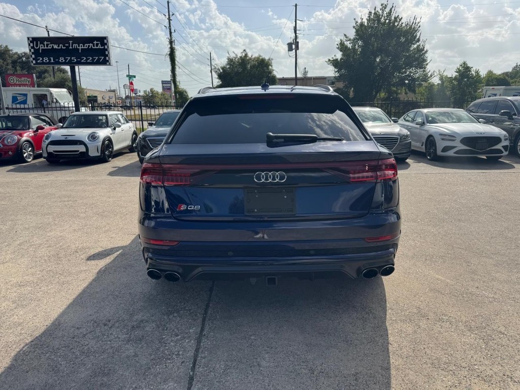 Audi SQ8 Vehicle Full-screen Gallery Image 07