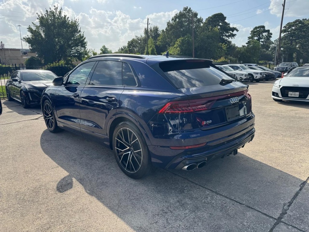 Audi SQ8 Vehicle Full-screen Gallery Image 08