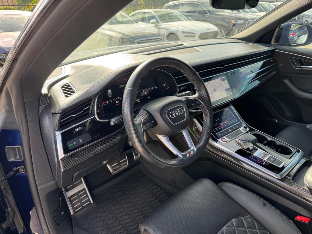Audi SQ8 Vehicle Full-screen Gallery Image 10