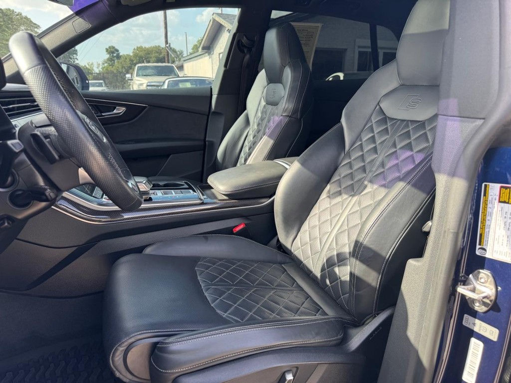 Audi SQ8 Vehicle Full-screen Gallery Image 11