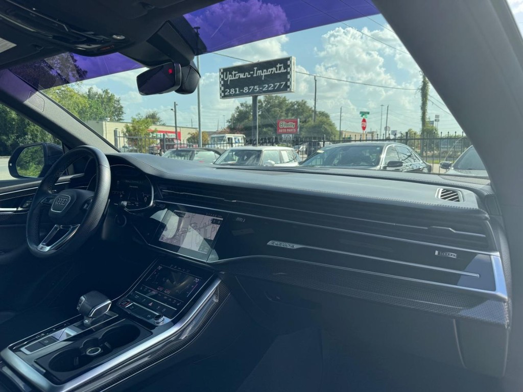 Audi SQ8 Vehicle Full-screen Gallery Image 13