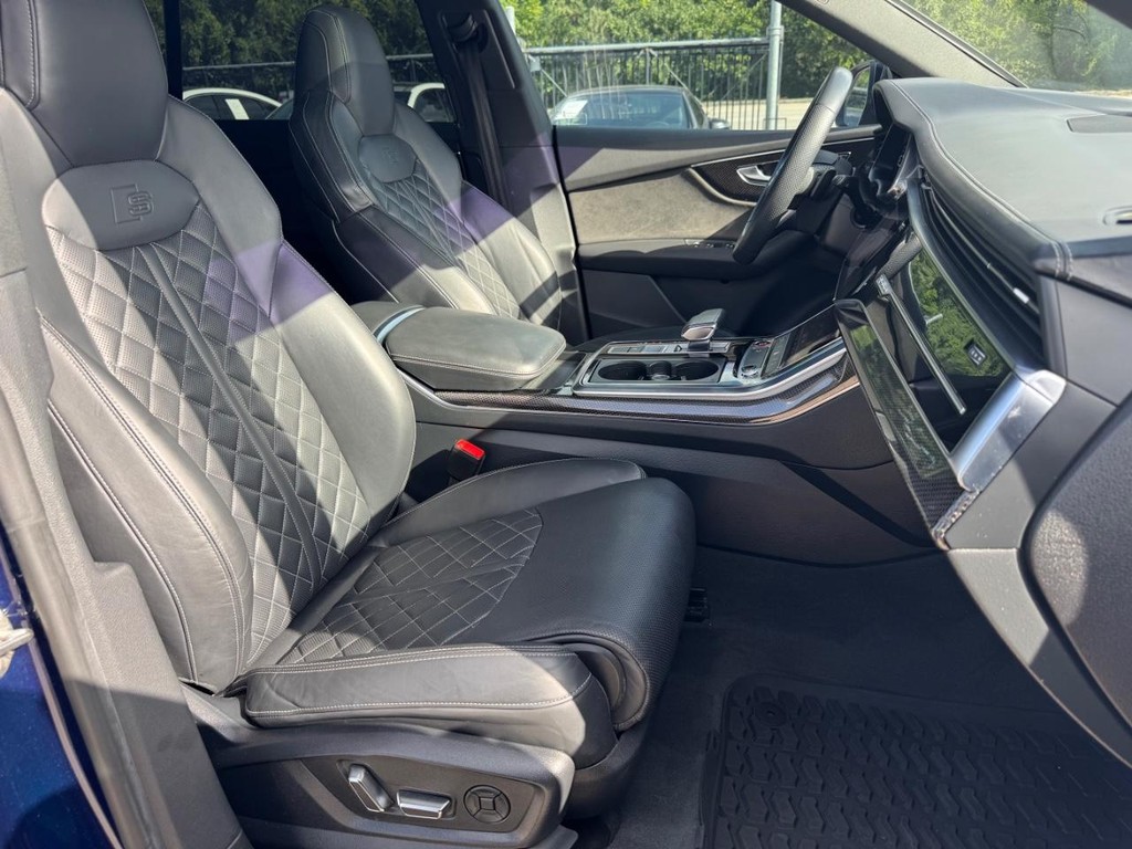 Audi SQ8 Vehicle Full-screen Gallery Image 14