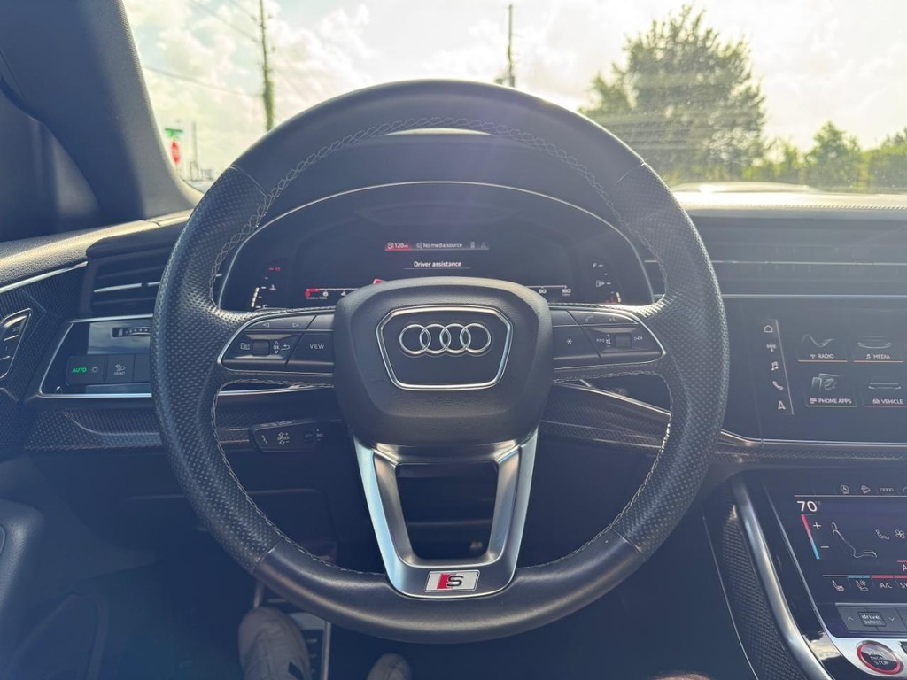 Audi SQ8 Vehicle Full-screen Gallery Image 20
