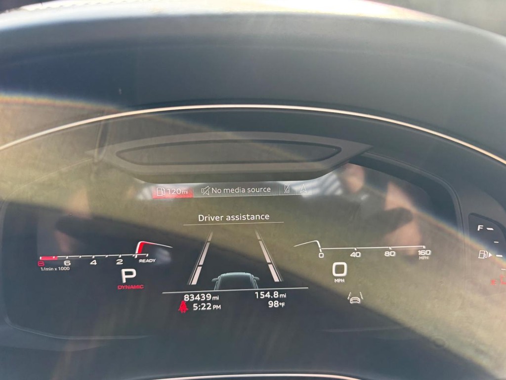 Audi SQ8 Vehicle Full-screen Gallery Image 21