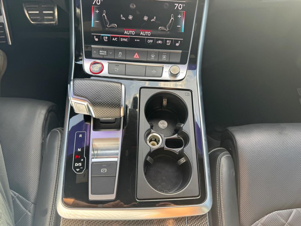 Audi SQ8 Vehicle Full-screen Gallery Image 23