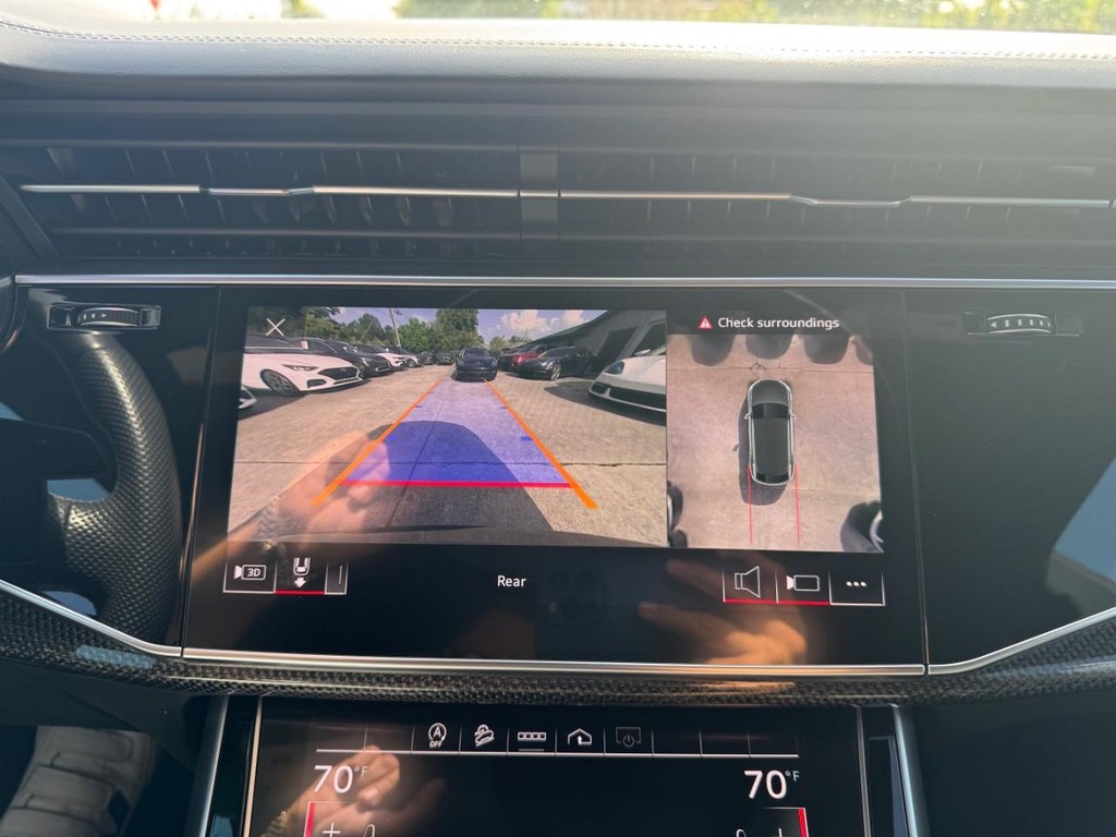 Audi SQ8 Vehicle Full-screen Gallery Image 25