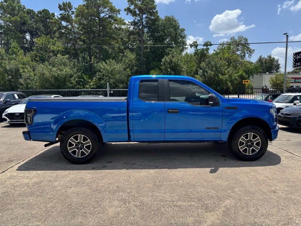 Ford F-150 Vehicle Full-screen Gallery Image 03