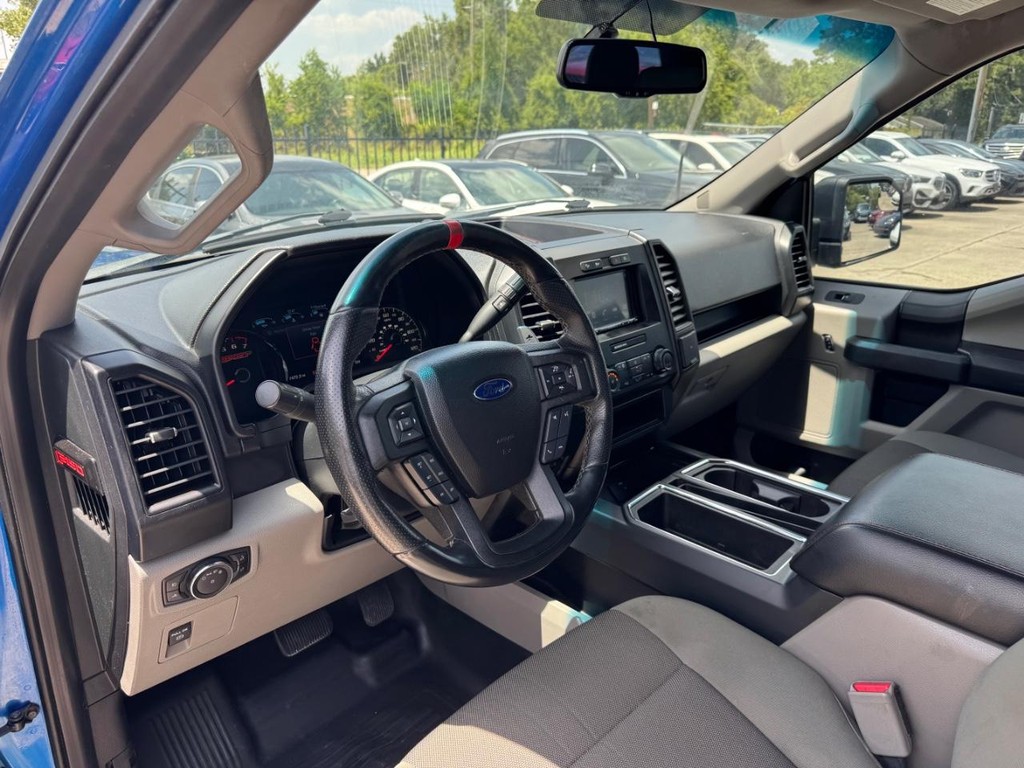 Ford F-150 Vehicle Full-screen Gallery Image 10