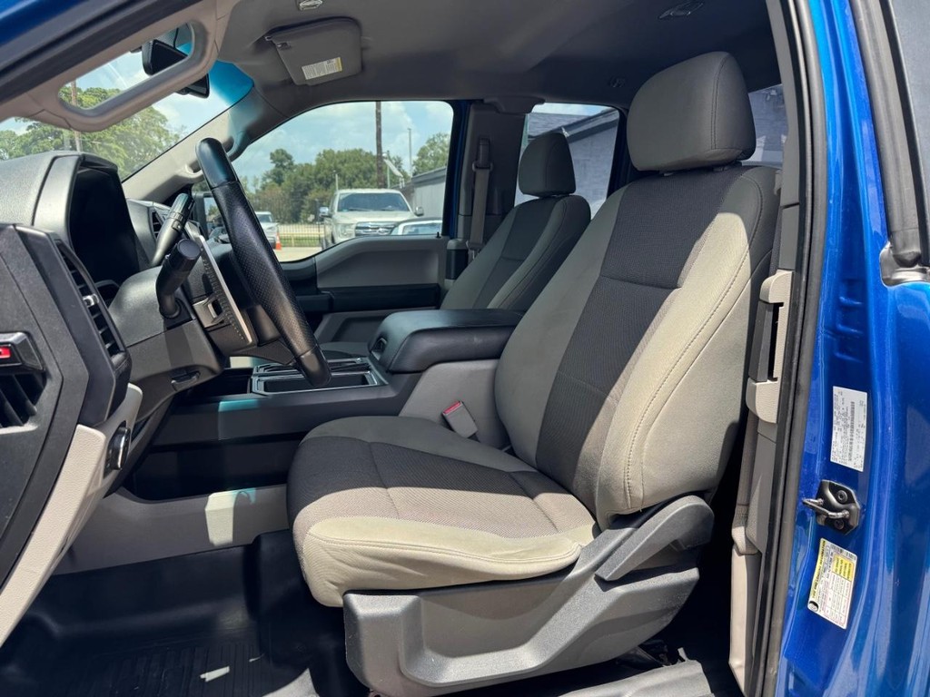 Ford F-150 Vehicle Full-screen Gallery Image 11
