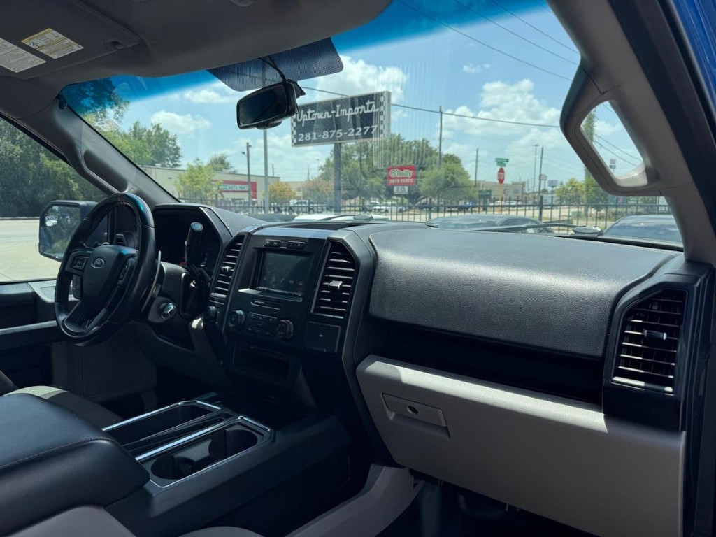 Ford F-150 Vehicle Full-screen Gallery Image 13