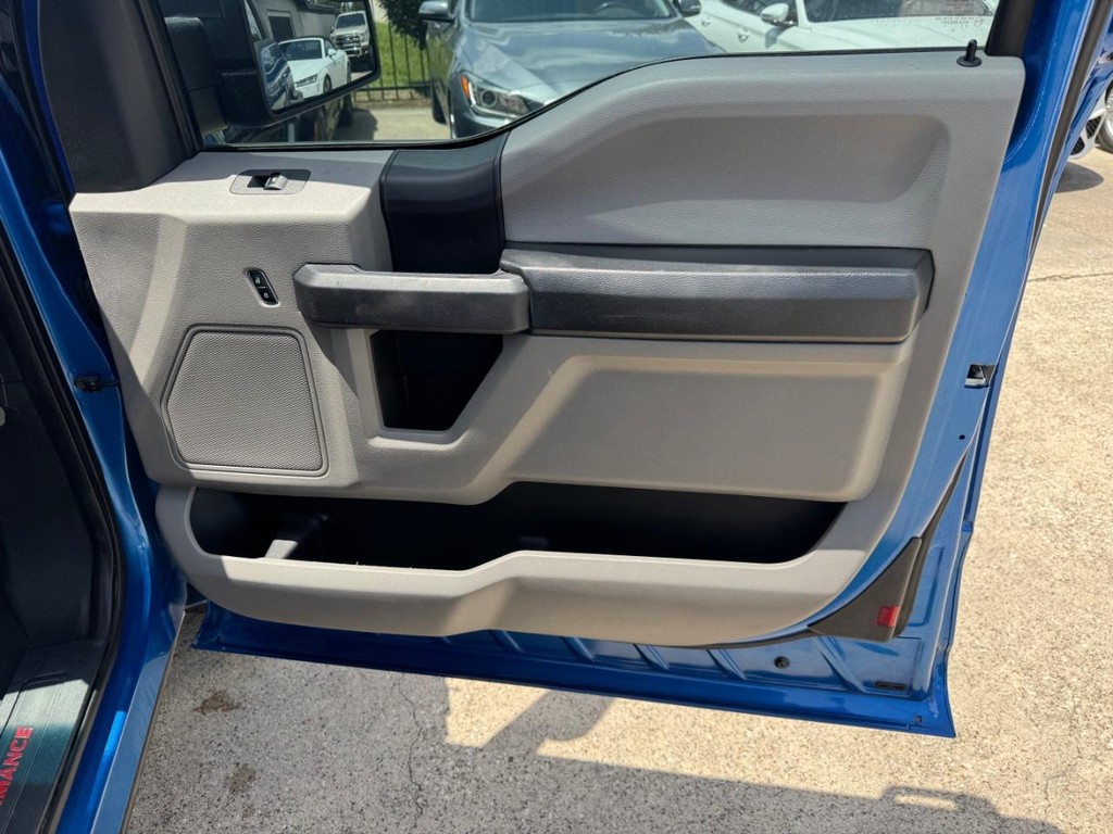 Ford F-150 Vehicle Full-screen Gallery Image 15
