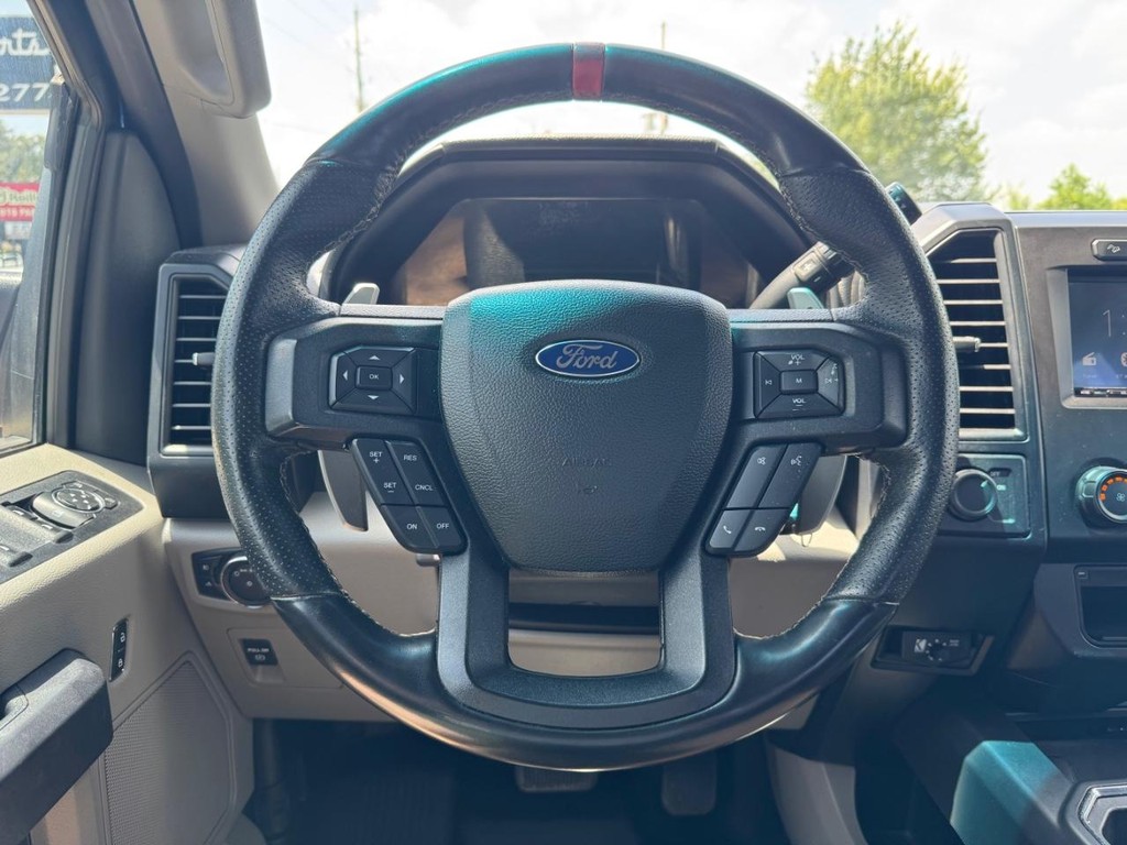 Ford F-150 Vehicle Full-screen Gallery Image 18
