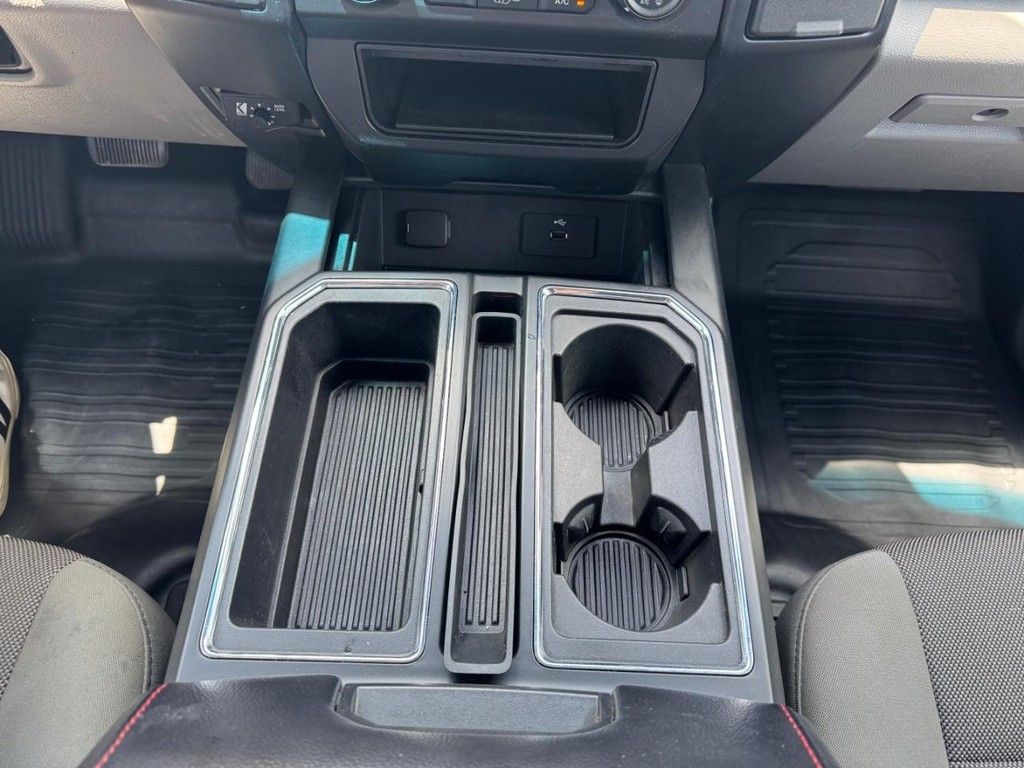 Ford F-150 Vehicle Full-screen Gallery Image 21