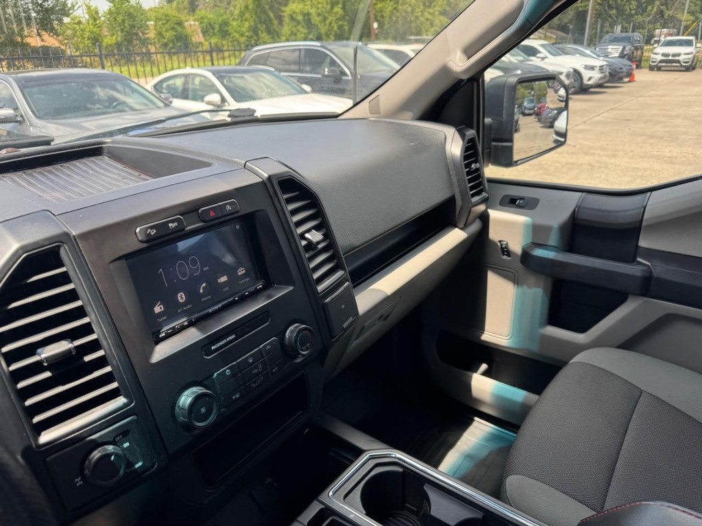 Ford F-150 Vehicle Full-screen Gallery Image 22