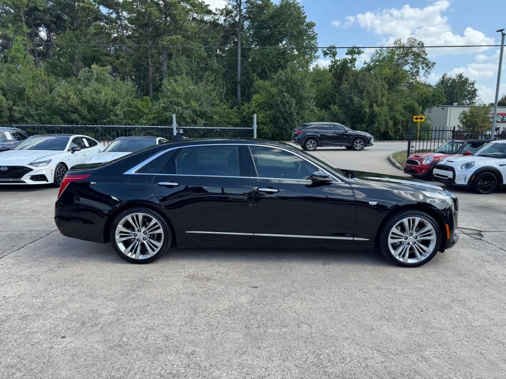 Cadillac CT6 Vehicle Full-screen Gallery Image 05