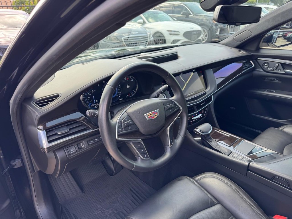 Cadillac CT6 Vehicle Full-screen Gallery Image 10