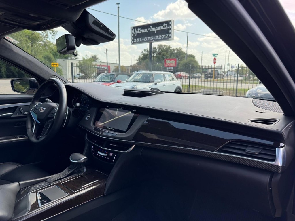 Cadillac CT6 Vehicle Full-screen Gallery Image 13
