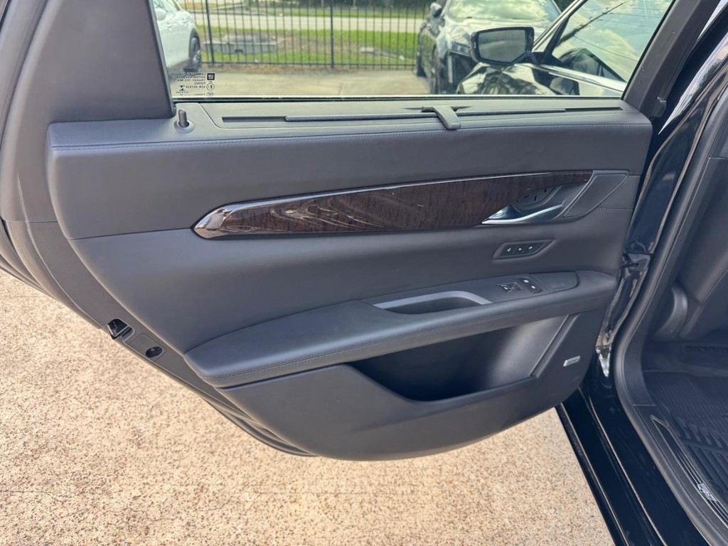 Cadillac CT6 Vehicle Full-screen Gallery Image 19