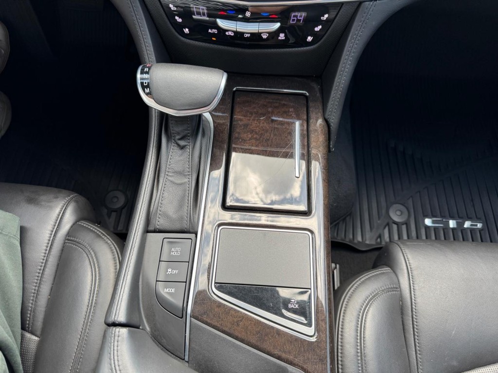 Cadillac CT6 Vehicle Full-screen Gallery Image 23