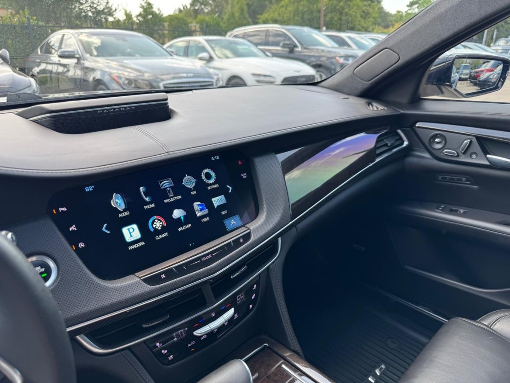 Cadillac CT6 Vehicle Full-screen Gallery Image 24