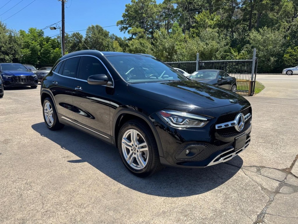 Mercedes-Benz GLA 250 Vehicle Full-screen Gallery Image 06