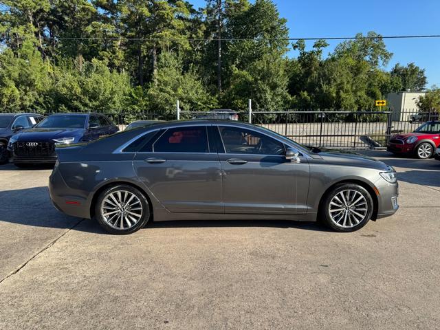 Lincoln MKZ Vehicle Full-screen Gallery Image 05