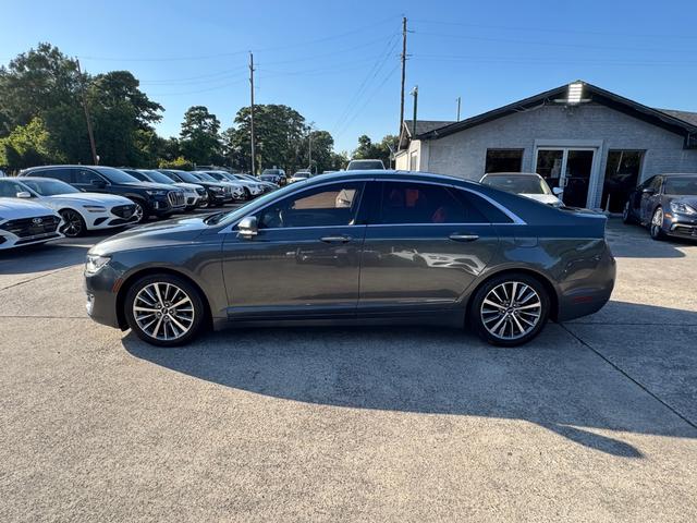 Lincoln MKZ Vehicle Full-screen Gallery Image 09