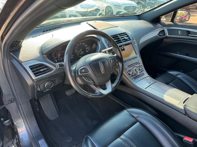 Lincoln MKZ Vehicle Full-screen Gallery Image 10