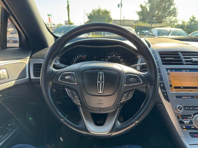 Lincoln MKZ Vehicle Full-screen Gallery Image 20
