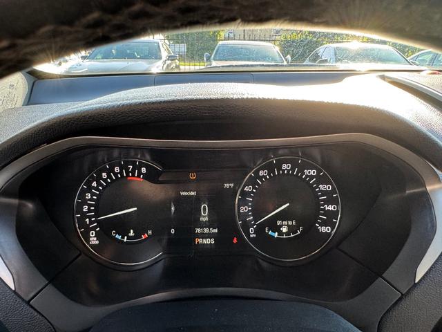 Lincoln MKZ Vehicle Full-screen Gallery Image 21
