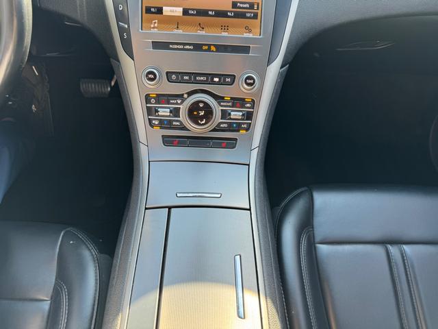 Lincoln MKZ Vehicle Full-screen Gallery Image 25