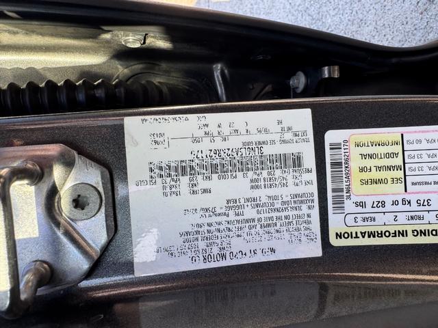 Lincoln MKZ Vehicle Full-screen Gallery Image 28
