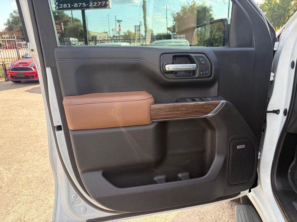 Chevrolet Silverado 1500 Vehicle Full-screen Gallery Image 12