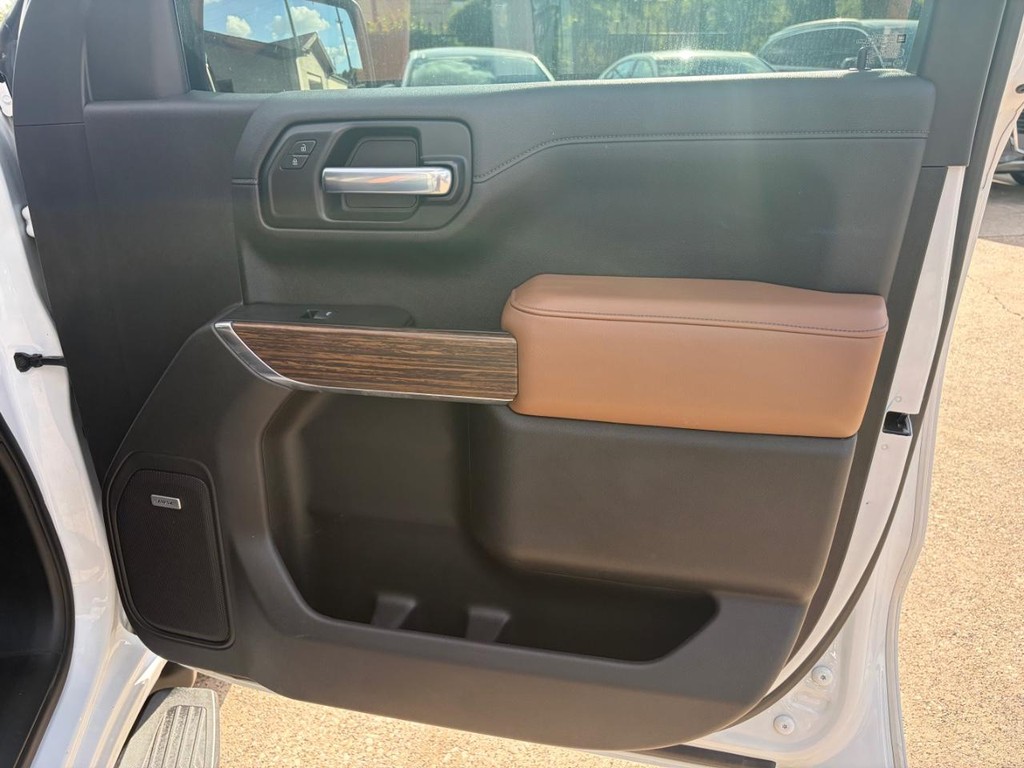 Chevrolet Silverado 1500 Vehicle Full-screen Gallery Image 15