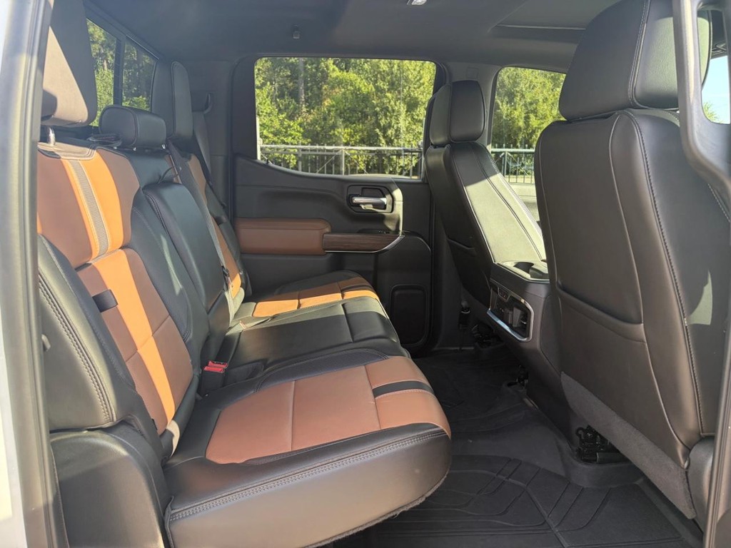 Chevrolet Silverado 1500 Vehicle Full-screen Gallery Image 16