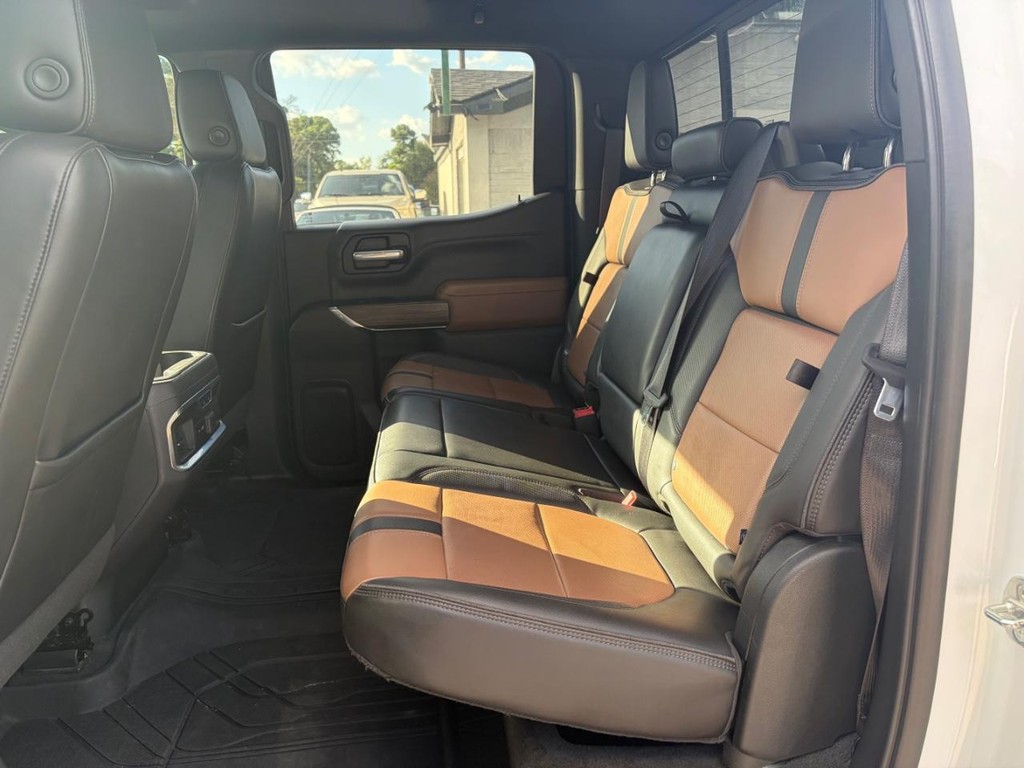 Chevrolet Silverado 1500 Vehicle Full-screen Gallery Image 18