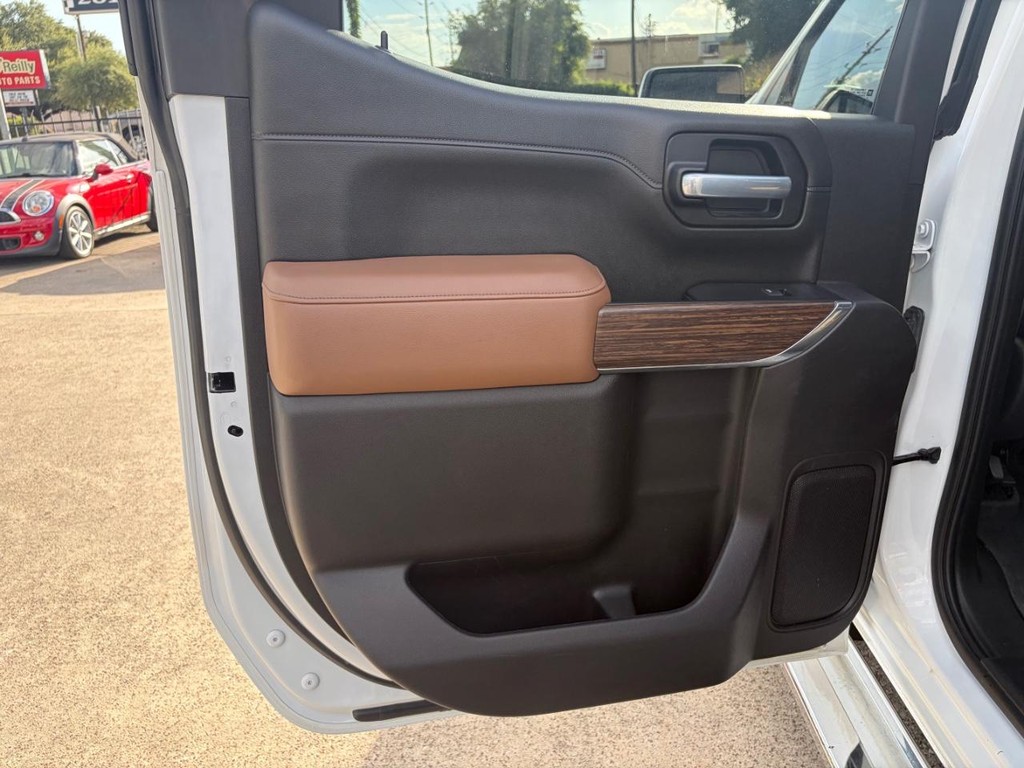 Chevrolet Silverado 1500 Vehicle Full-screen Gallery Image 19