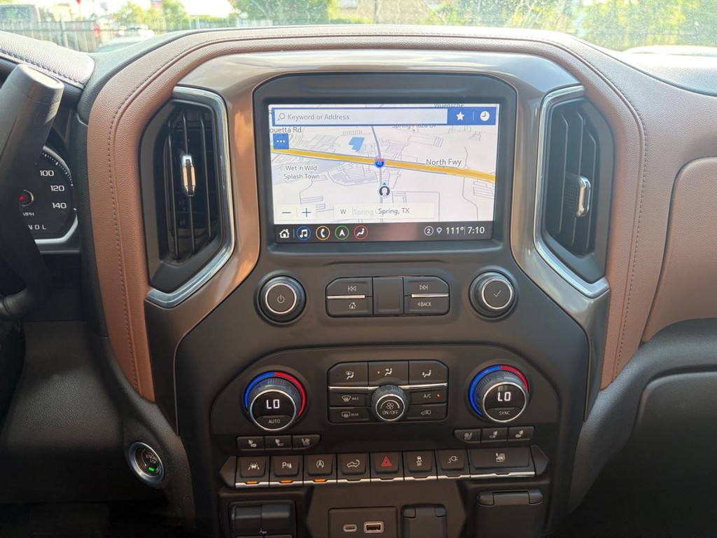 Chevrolet Silverado 1500 Vehicle Full-screen Gallery Image 22