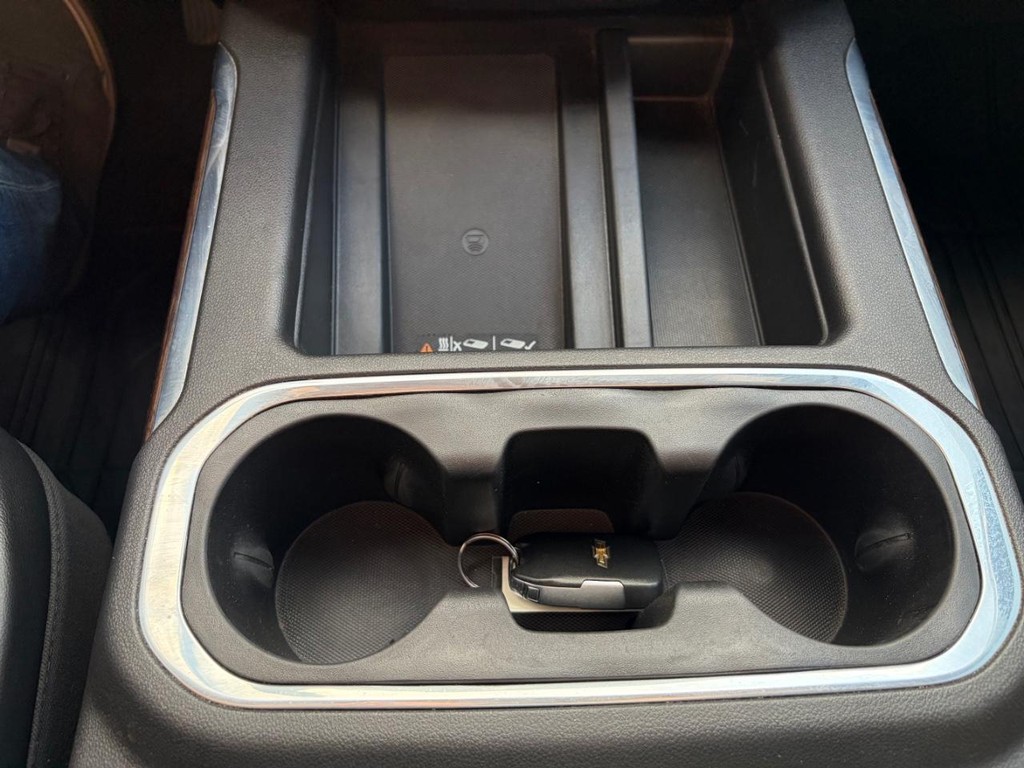 Chevrolet Silverado 1500 Vehicle Full-screen Gallery Image 25