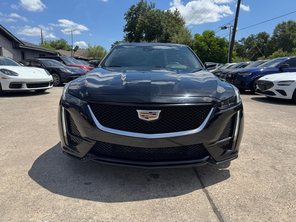 Cadillac CT5 Vehicle Full-screen Gallery Image 02