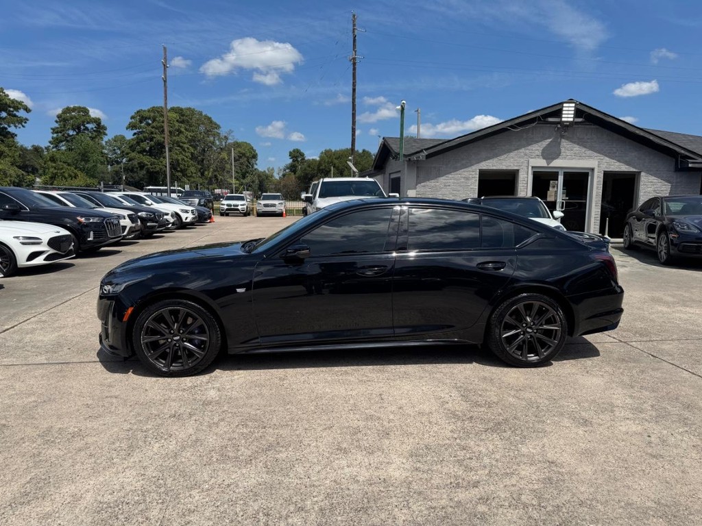 Cadillac CT5 Vehicle Full-screen Gallery Image 09