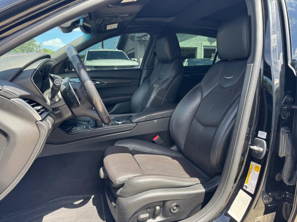Cadillac CT5 Vehicle Full-screen Gallery Image 11