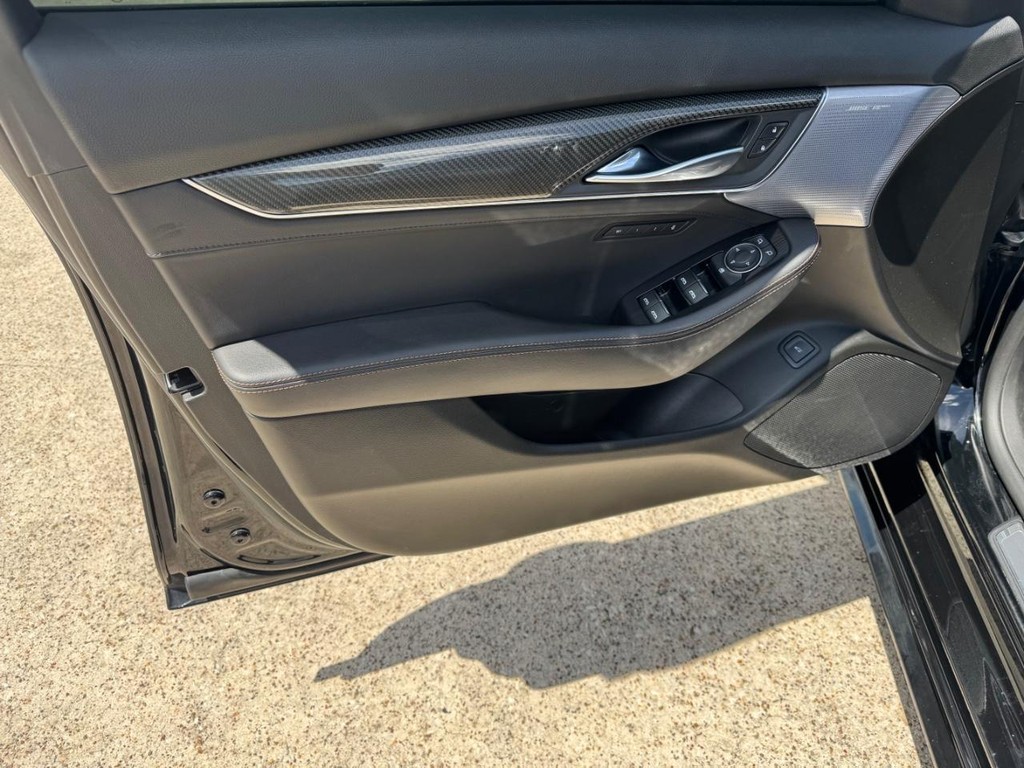 Cadillac CT5 Vehicle Full-screen Gallery Image 12
