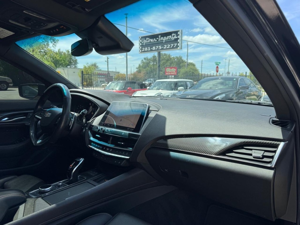 Cadillac CT5 Vehicle Full-screen Gallery Image 13