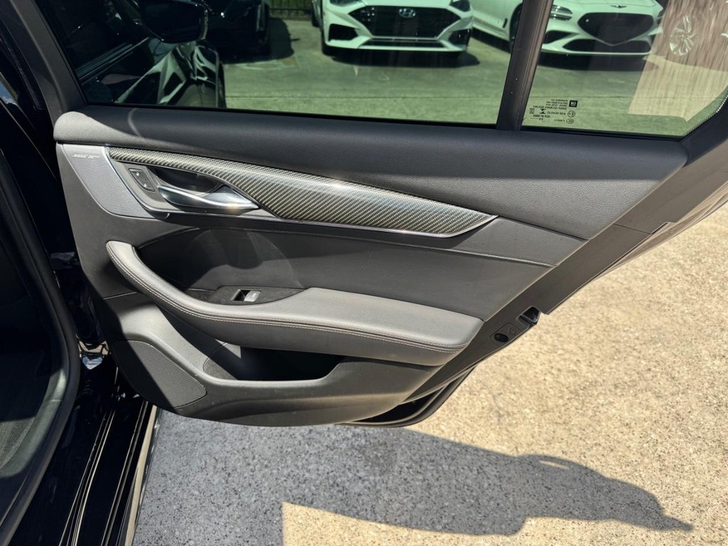 Cadillac CT5 Vehicle Full-screen Gallery Image 17